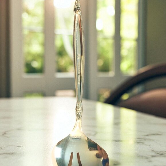 Wm Rogers 1847 Garland Sugar Sifter 6" - Picture 3 of 7